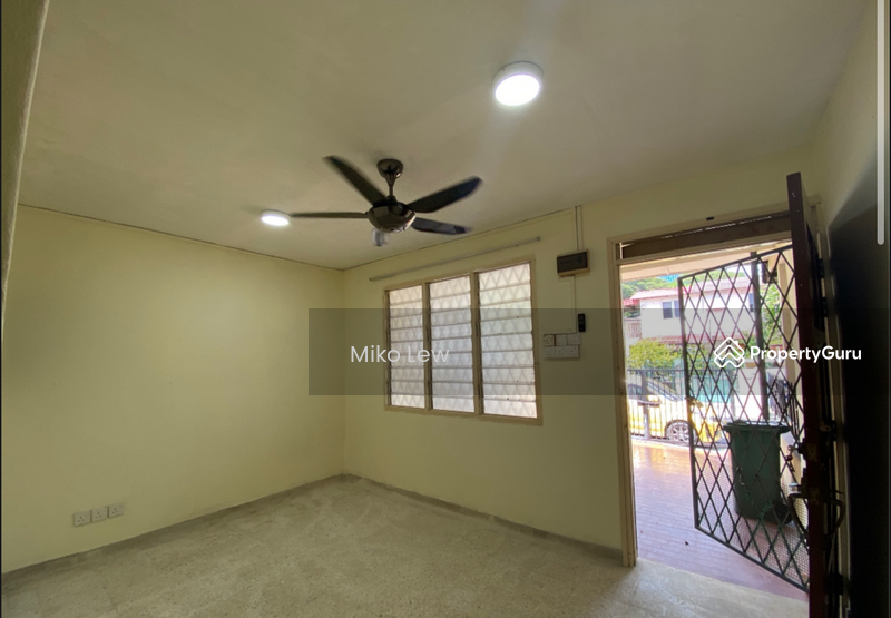 Untuk Dijual - Terrace house at Taman Castlefield