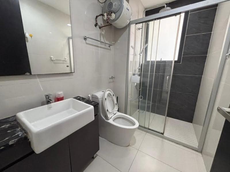 Condominium for Rent at Bay Point @ Country Garden Danga Bay - Tina So - Bathroom - PropertyGuru.com.my