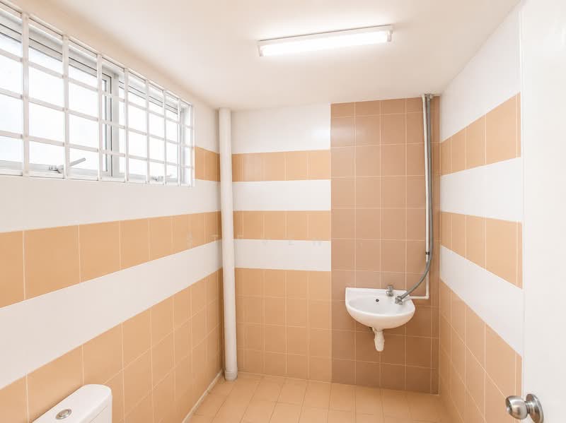 Kedai / Pejabat untuk Disewa di Gunung Rapat (Ipoh) - Steven . - Bathroom - PropertyGuru.com.my