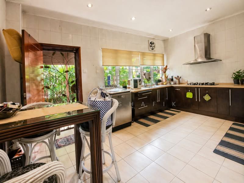 Semi-Detached House for Sale in Kota Kemuning (Shah Alam) - Mohd Shafik - Kitchen - PropertyGuru.com.my