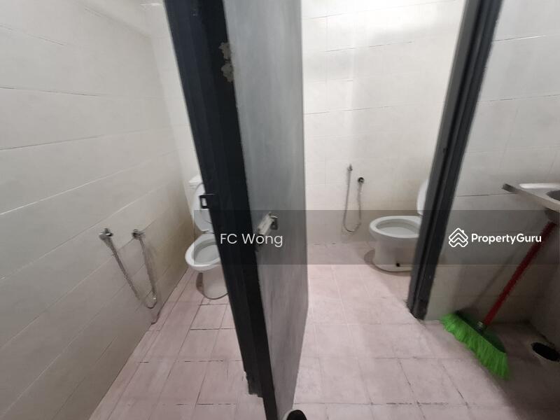 2 Toilets of Ground Shop for Rent