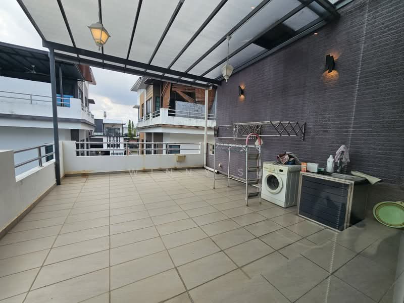 Rumah Berkembar untuk Dijual di Bukit Jelutong (Shah Alam) - Winny Su - Balcony - PropertyGuru.com.my