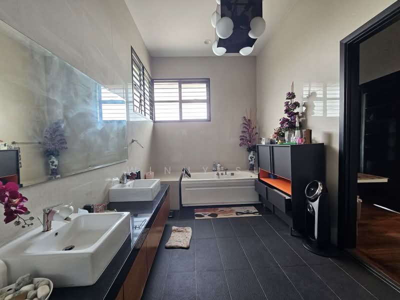 Rumah Berkembar untuk Dijual di Bukit Jelutong (Shah Alam) - Winny Su - Bathroom - PropertyGuru.com.my
