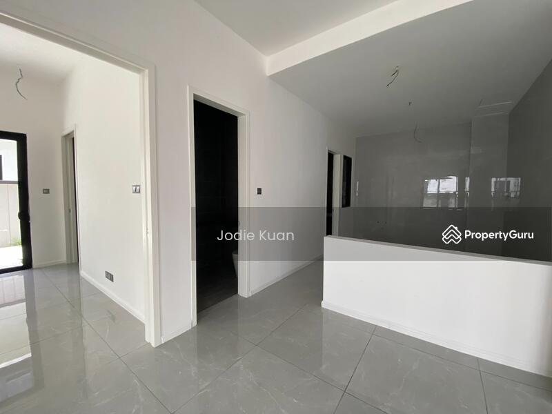 DRY KITCHEN