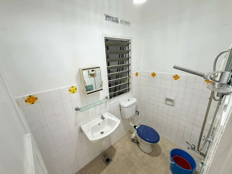 Rumah Teres 1 Tingkat untuk Disewa di Taman Pelangi (Johor Bahru) - Jamie Tan - Bathroom - PropertyGuru.com.my