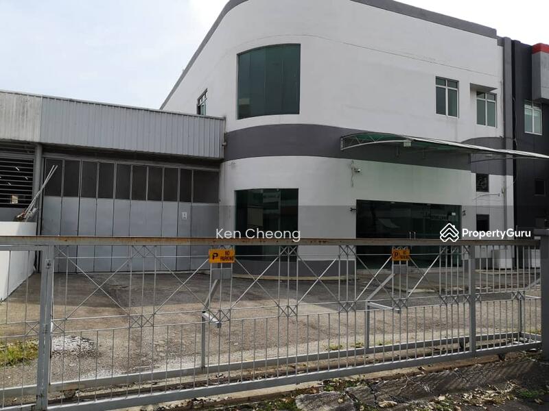 For Sale - Vacant ! Clean and nice 1 and half storey factory for sale