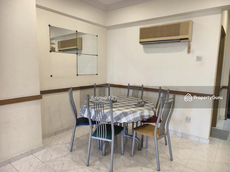 Untuk Dijual - Straits Court