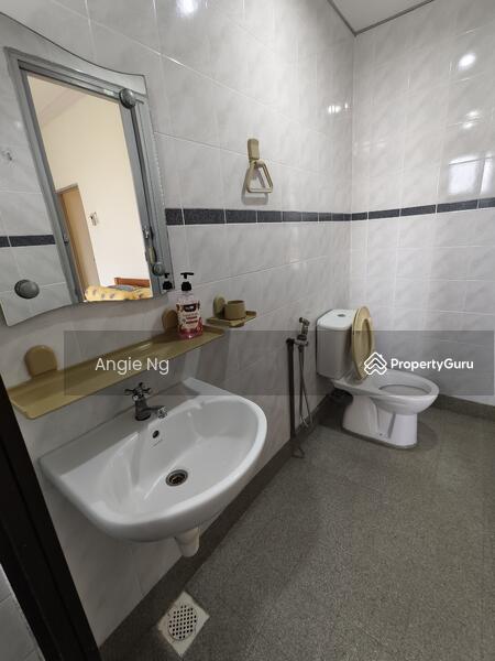 Untuk Dijual - Straits Court
