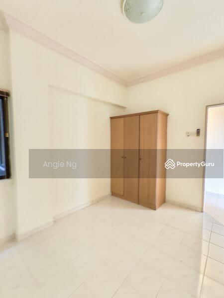 Untuk Dijual - Straits Court
