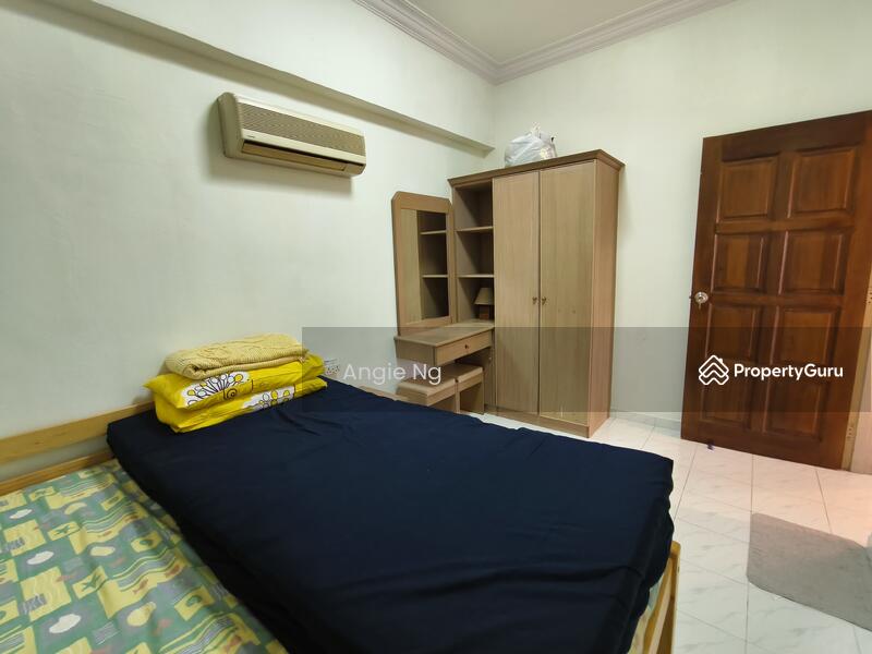 Untuk Dijual - Straits Court