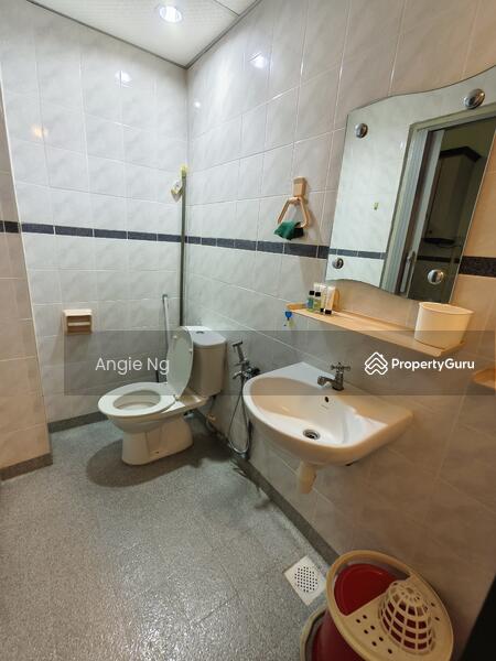 Untuk Dijual - Straits Court