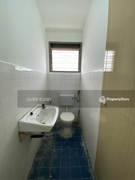 First Floor Sharing Bathroom 