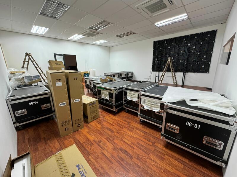 For Rent - 1.5 Sty Semi-D Factory, Limited Unit