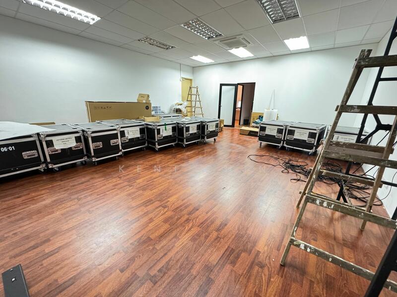 For Rent - 1.5 Sty Semi-D Factory, Limited Unit