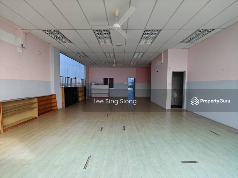 For Rent - (Corner 3.5 Storey) Pusat Perdagangan Maisons Rawang Taman Anggun