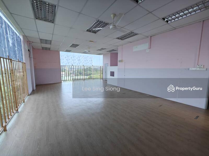 For Rent - (Corner 3.5 Storey) Pusat Perdagangan Maisons Rawang Taman Anggun