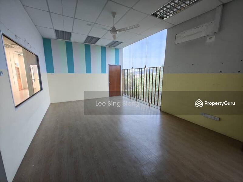 For Rent - (Corner 3.5 Storey) Pusat Perdagangan Maisons Rawang Taman Anggun