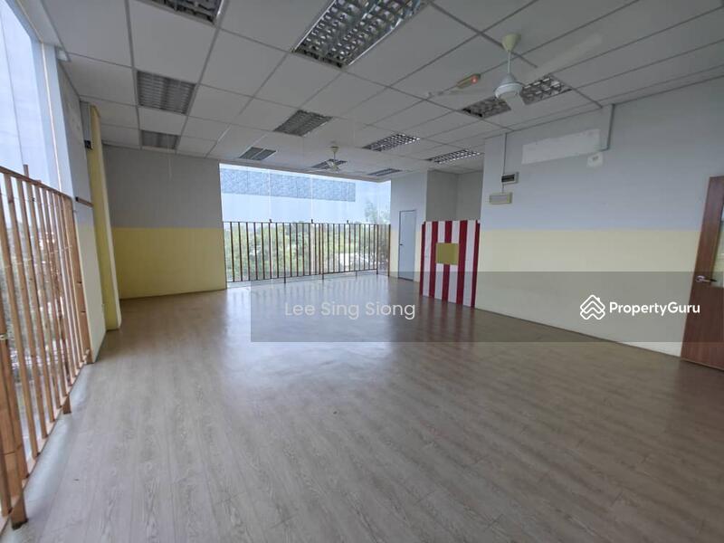 For Rent - (Corner 3.5 Storey) Pusat Perdagangan Maisons Rawang Taman Anggun