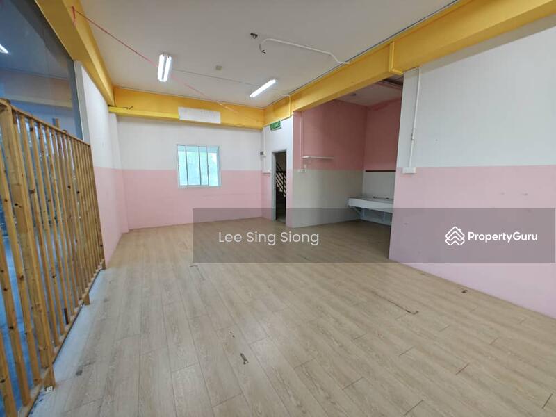 For Rent - (Corner 3.5 Storey) Pusat Perdagangan Maisons Rawang Taman Anggun