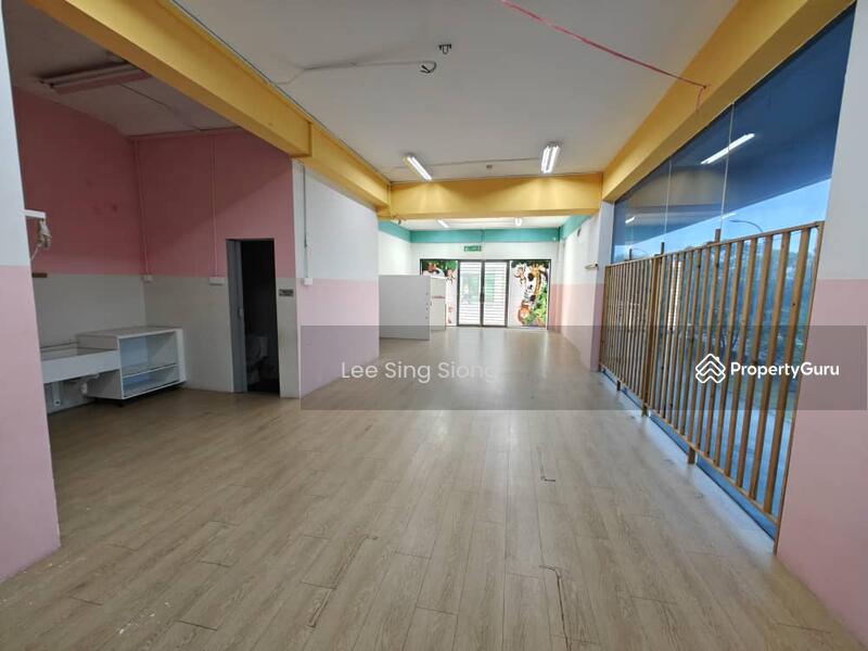For Rent - (Corner 3.5 Storey) Pusat Perdagangan Maisons Rawang Taman Anggun