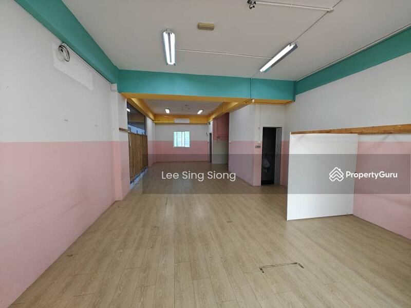 For Rent - (Corner 3.5 Storey) Pusat Perdagangan Maisons Rawang Taman Anggun