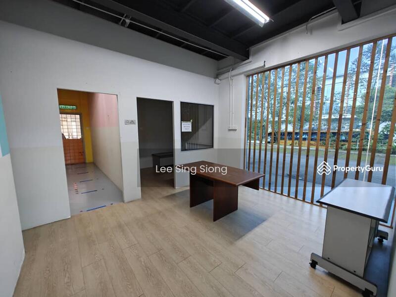 For Rent - (Corner 3.5 Storey) Pusat Perdagangan Maisons Rawang Taman Anggun