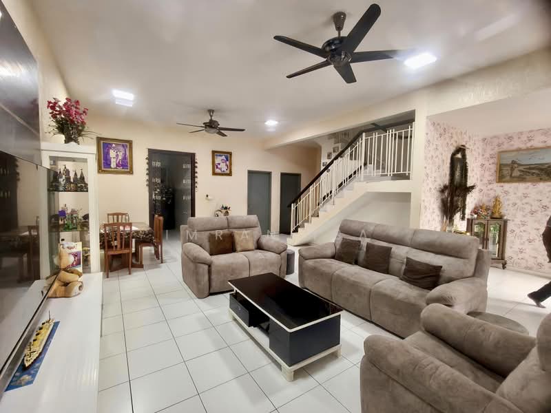 2-storey Terraced House for Sale in Bandar Enstek (Negeri Sembilan) - Imran Isa - Living Room - PropertyGuru.com.my