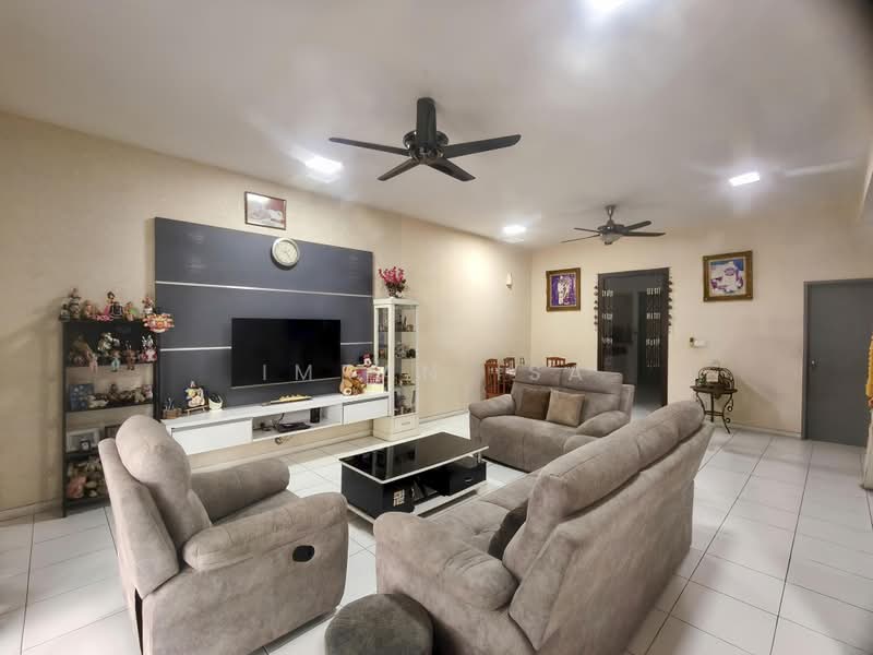 2-storey Terraced House for Sale in Bandar Enstek (Negeri Sembilan) - Imran Isa - Living Room - PropertyGuru.com.my