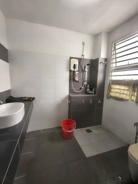 2-storey Terraced House for Sale in Bandar Enstek (Negeri Sembilan) - Imran Isa - Bathroom - PropertyGuru.com.my
