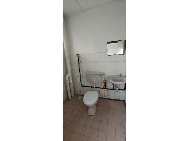 Pangsapuri untuk Dijual di Pangsaria Apartment - SL Yap - Bathroom - PropertyGuru.com.my