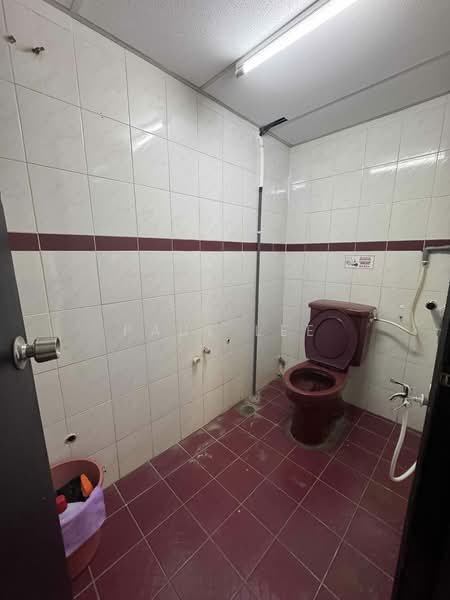 Shop / Office for Rent in BANDAR PUCHONG JAYA (Puchong) - Paul Lee - Bathroom - PropertyGuru.com.my