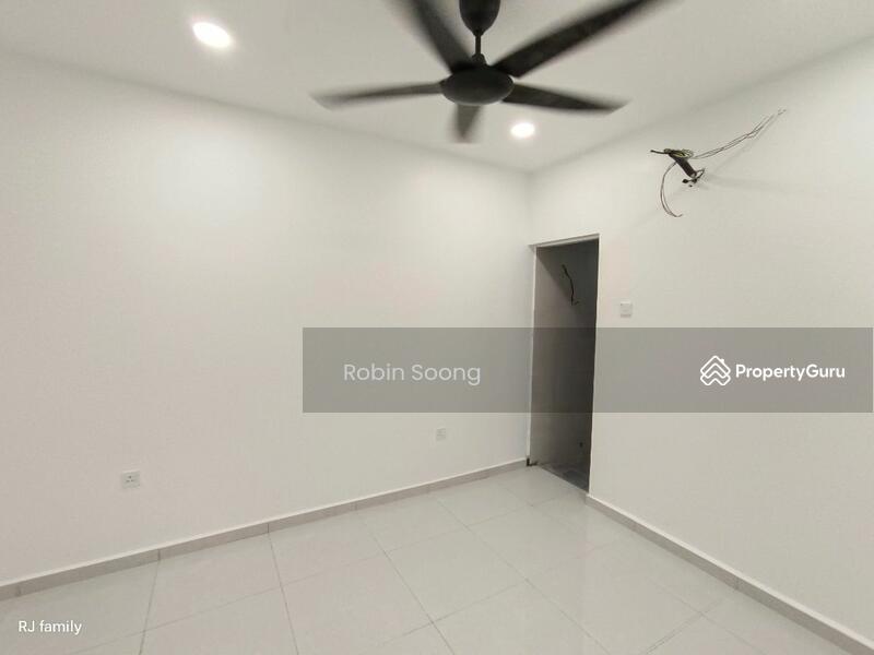 For Sale - Freehold 1 Storey Terrace house at Kampung Lapan