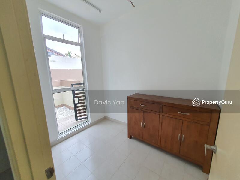 Untuk Dijual - Bandar Tun Hussein Onn , Lake Valley Avenue 6