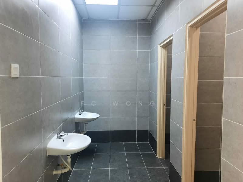 Shop / Office for Sale in Petaling Jaya (Selangor) - FC Wong - Bathroom - PropertyGuru.com.my