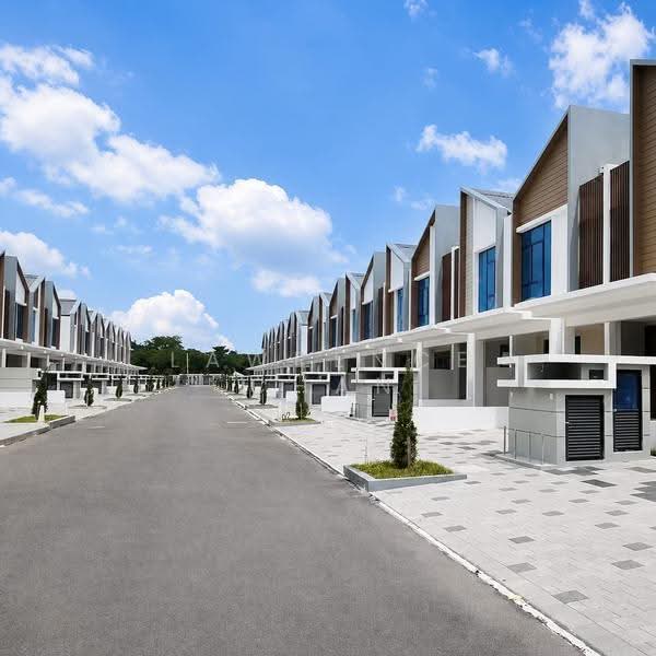 Rumah Berkembar untuk Dijual di Kota Kemuning (Shah Alam) - Lawrence Chan - Exterior - PropertyGuru.com.my