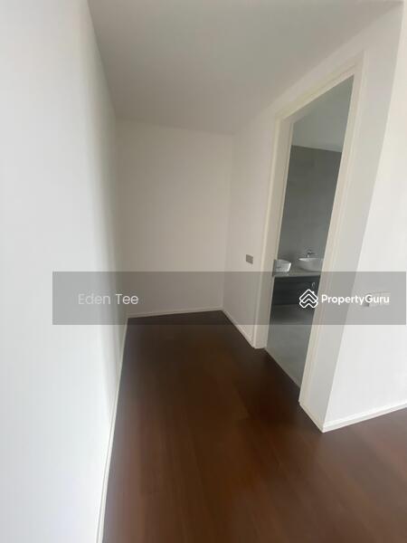 Master Bedroom’s walk-in wardrobe area 