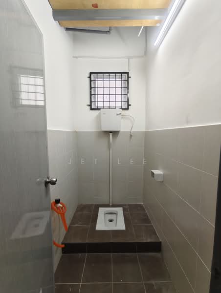 Kedai untuk Disewa di Kangkar Pulai (Skudai) - Jet Lee - Bathroom - PropertyGuru.com.my