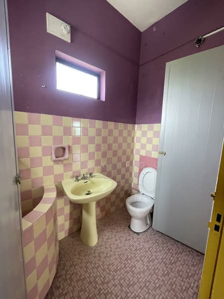 Rumah Berkembar untuk Dijual di Taman Canning (Ipoh) - Andy Foo - Bathroom - PropertyGuru.com.my