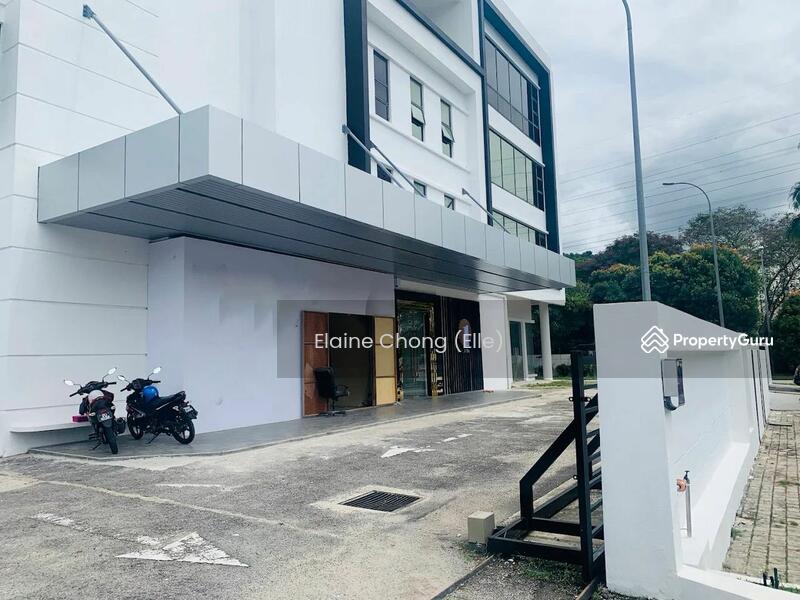 For Rent - (Trendy design) With lift. Park 20 cars. Move in condition