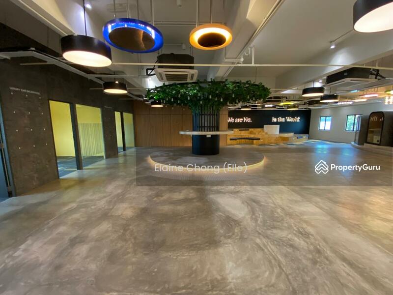 For Rent - (Trendy design) With lift. Park 20 cars. Move in condition