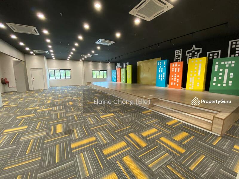 For Rent - (Trendy design) With lift. Park 20 cars. Move in condition