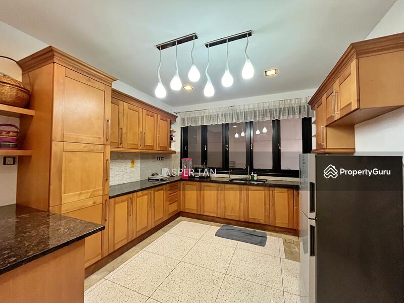 For Sale - Value Buy. 3 Storey Bungalow @ Taman Persiaran Desa, Seputeh, KL