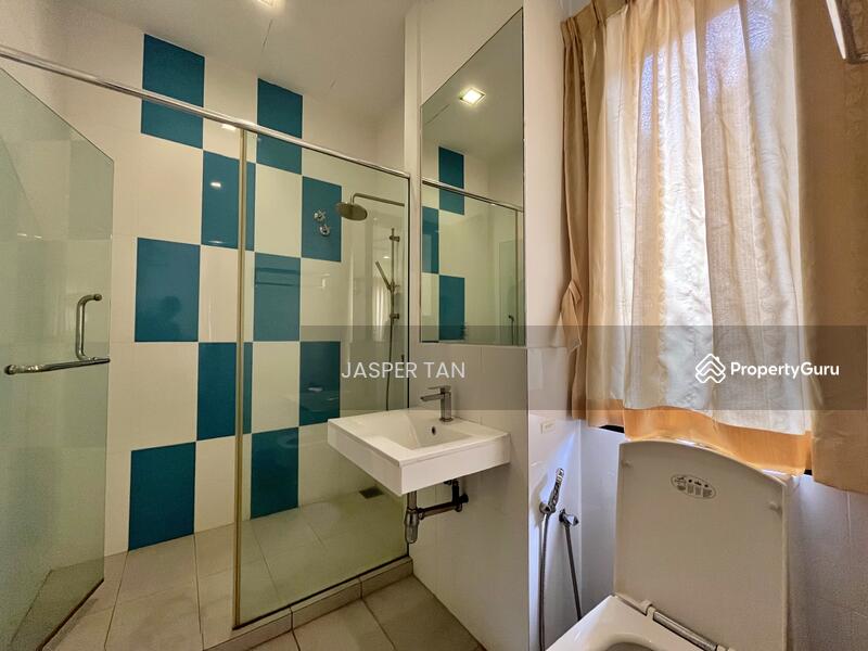 For Sale - Value Buy. 3 Storey Bungalow @ Taman Persiaran Desa, Seputeh, KL