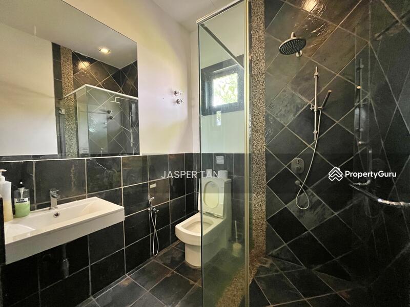 For Sale - Value Buy. 3 Storey Bungalow @ Taman Persiaran Desa, Seputeh, KL