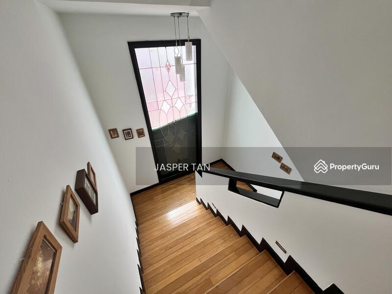 For Sale - Value Buy. 3 Storey Bungalow @ Taman Persiaran Desa, Seputeh, KL