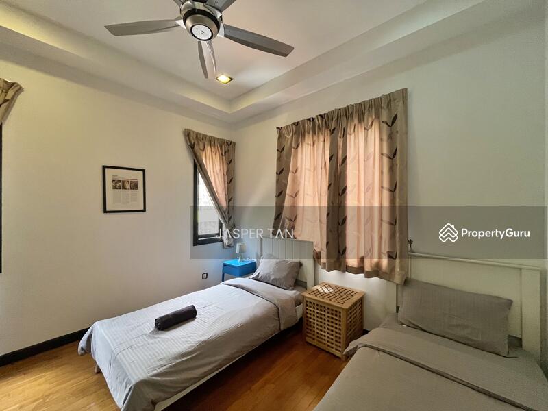 For Sale - Value Buy. 3 Storey Bungalow @ Taman Persiaran Desa, Seputeh, KL