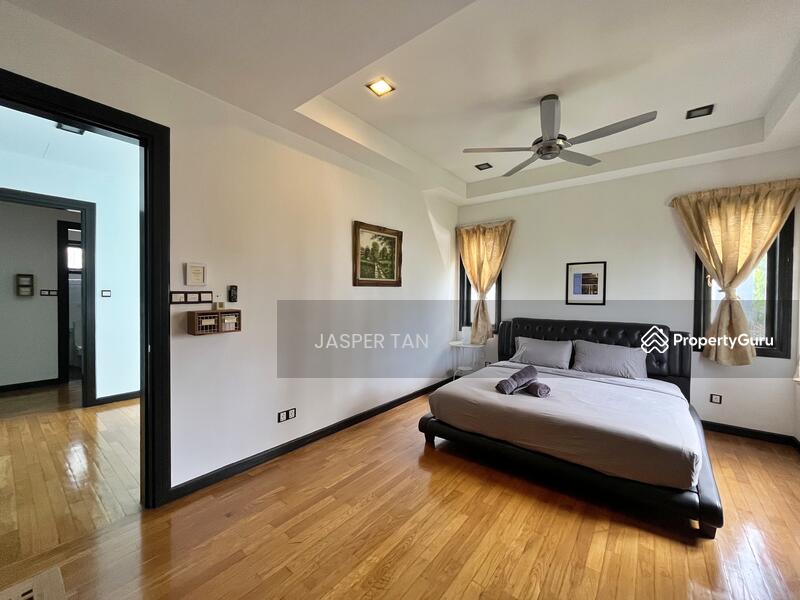 For Sale - Value Buy. 3 Storey Bungalow @ Taman Persiaran Desa, Seputeh, KL