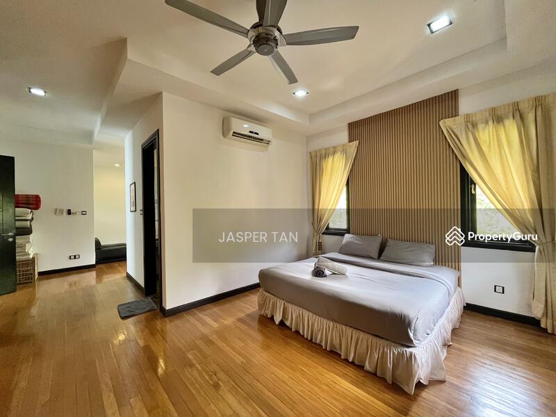 For Sale - Value Buy. 3 Storey Bungalow @ Taman Persiaran Desa, Seputeh, KL