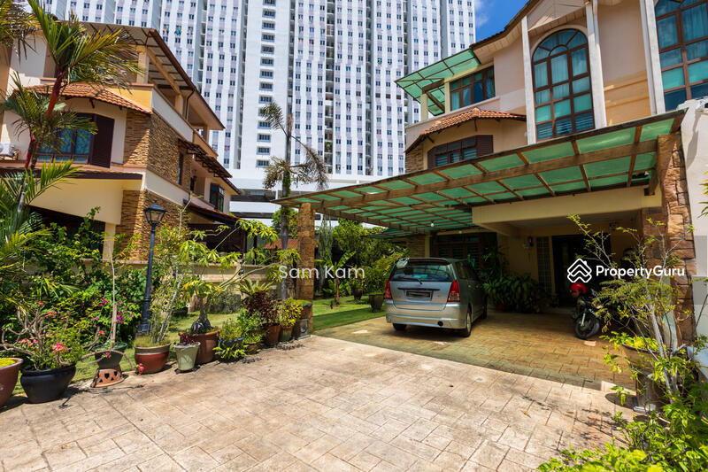 Beautiful 2.5 Storey Semi Detached with Koi Fish Pond untuk Untuk Dijual - RM 1,650,000, Mac 2026 - PropertyGuru.com.my