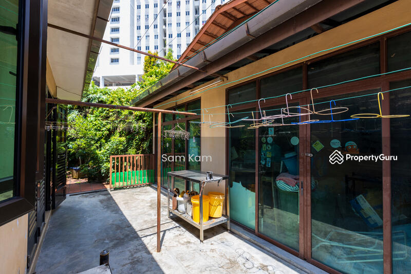 Beautiful 2.5 Storey Semi Detached with Koi Fish Pond untuk Untuk Dijual - RM 1,650,000, Mac 2026 - PropertyGuru.com.my